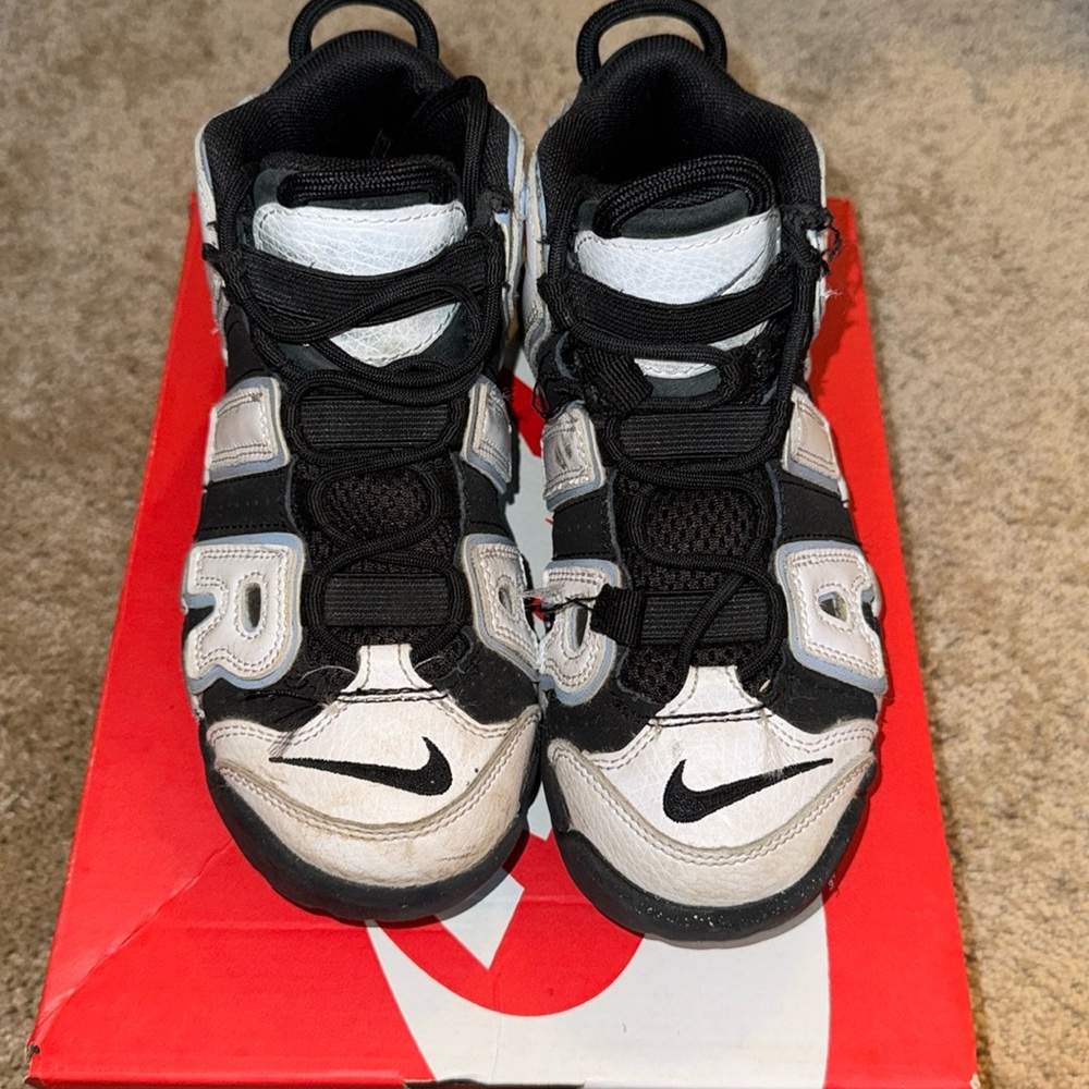 Boys Nike Air More Uptempo size 1